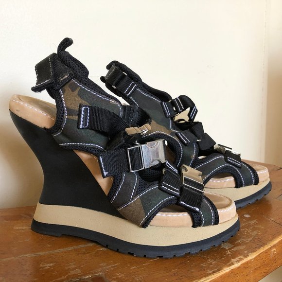 DKNY Size 9 Buckle Camo Wedges - Picture 1 of 7